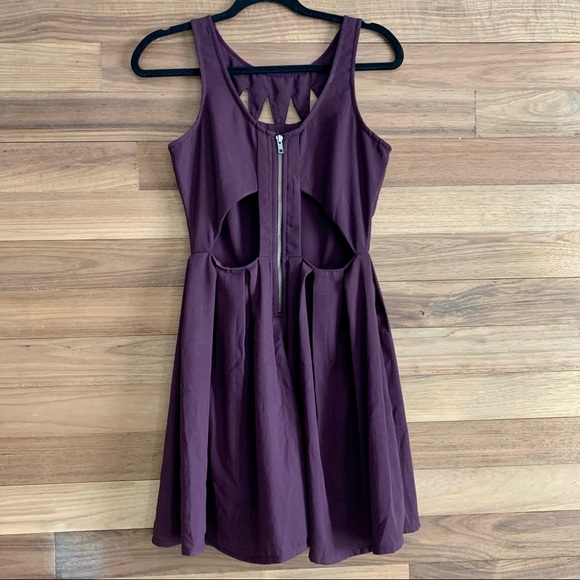 Empyre Caireann Burgundy Cutout Dress - Picture 3 of 10